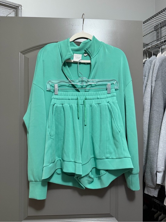 Varley Tops - Varley Green Half-zip Sweatshirt and sweatshorts